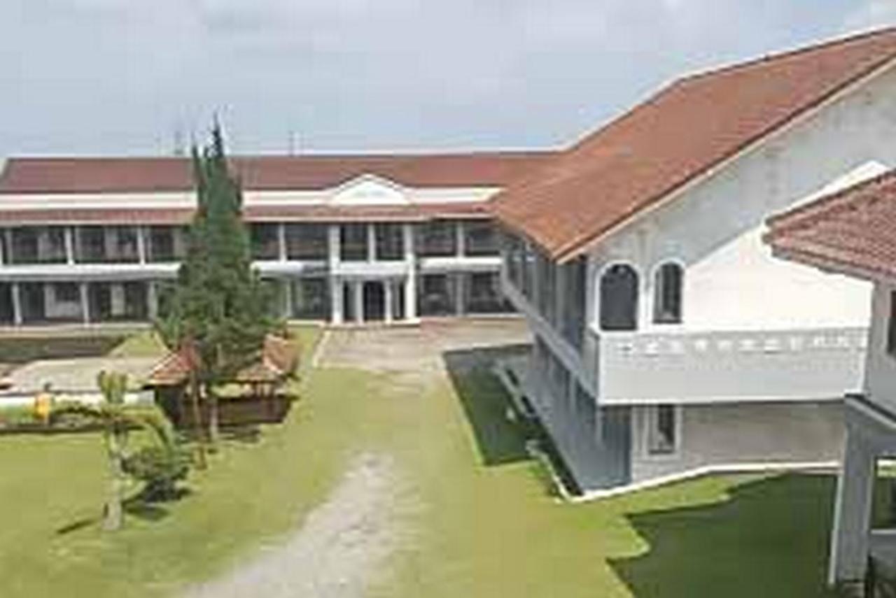 Hotel Puspa Sari Redpartner Чиатер Экстерьер фото