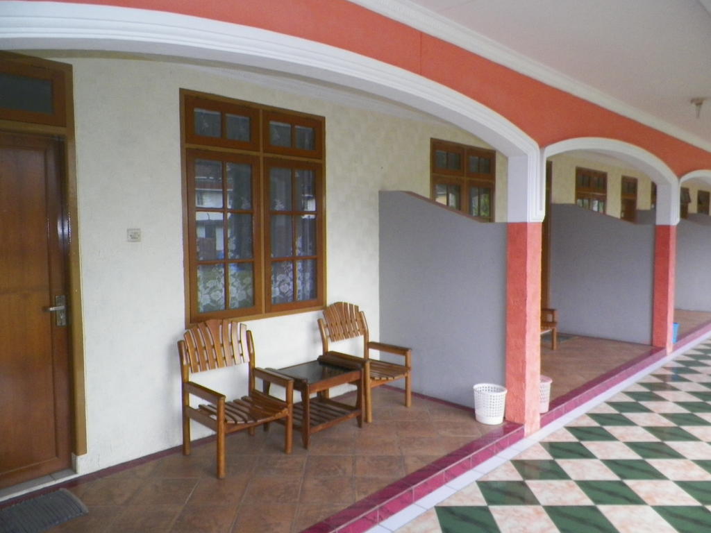 Hotel Puspa Sari Redpartner Чиатер Номер фото