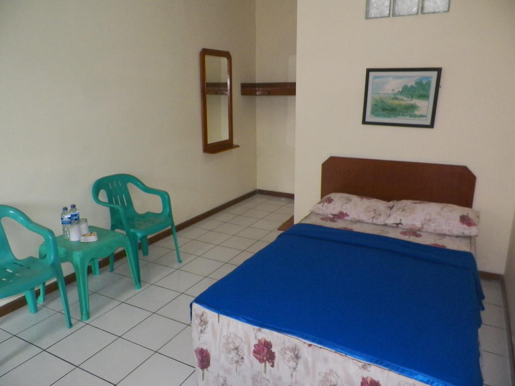 Hotel Puspa Sari Redpartner Чиатер Номер фото
